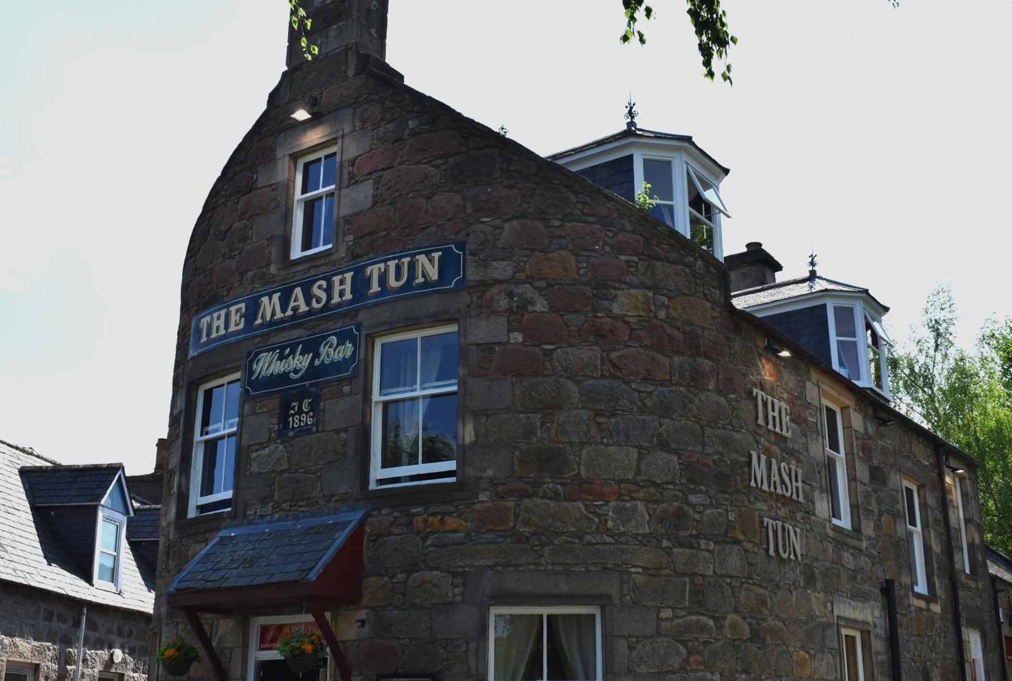 Hotel The Mash Tun à Aberlour Extérieur photo